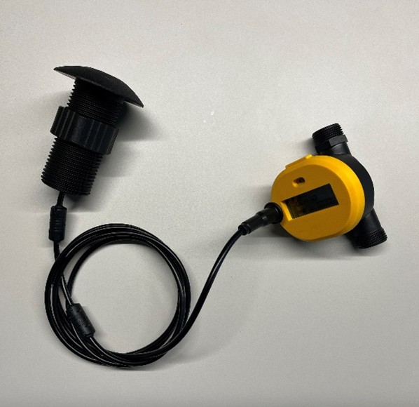 Šulinio tipo išorinė antena sumontuota ant Qalcosonic W1 protingo vandens skaitliuko